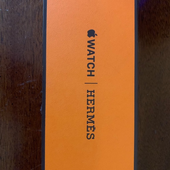 NWT Hermès Calfskin Double Buckle Cuff Apple Watch Band 38-40mm Étoupe - Picture 9 of 9